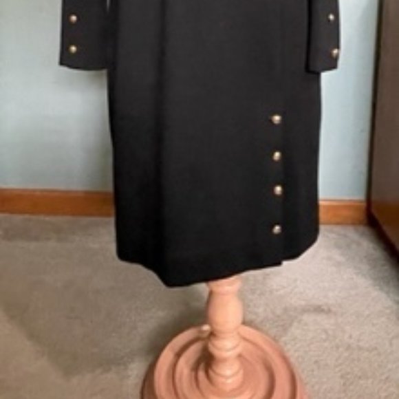 Black cool dress with gold buttons - Picture 3 of 3